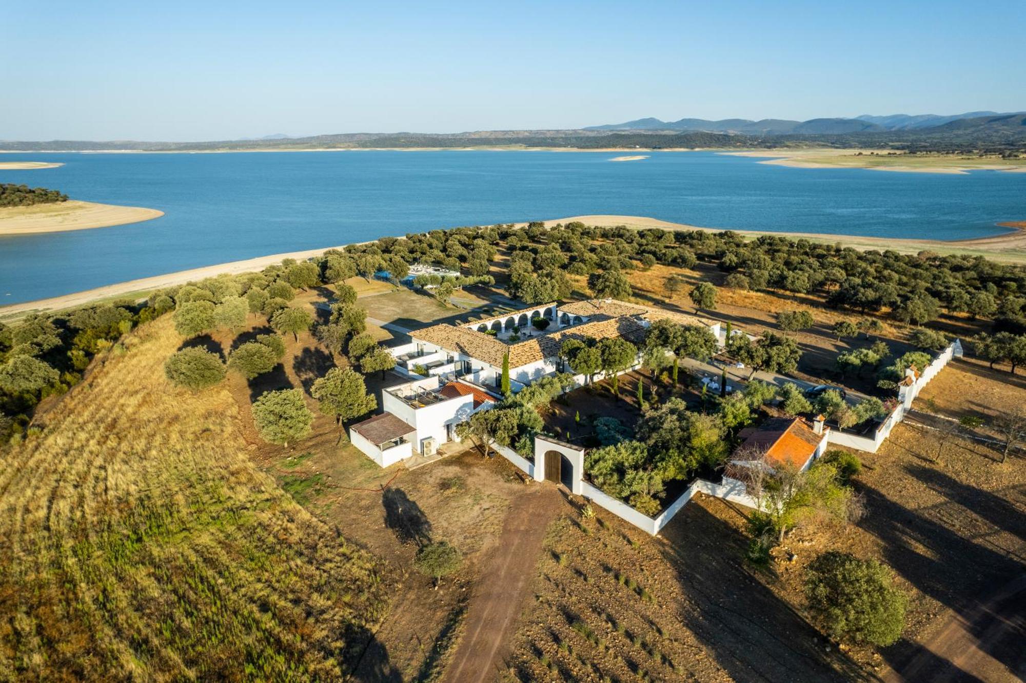 Finca Shenonkop Hotel Rural Navalmoral De La Mata Exterior photo