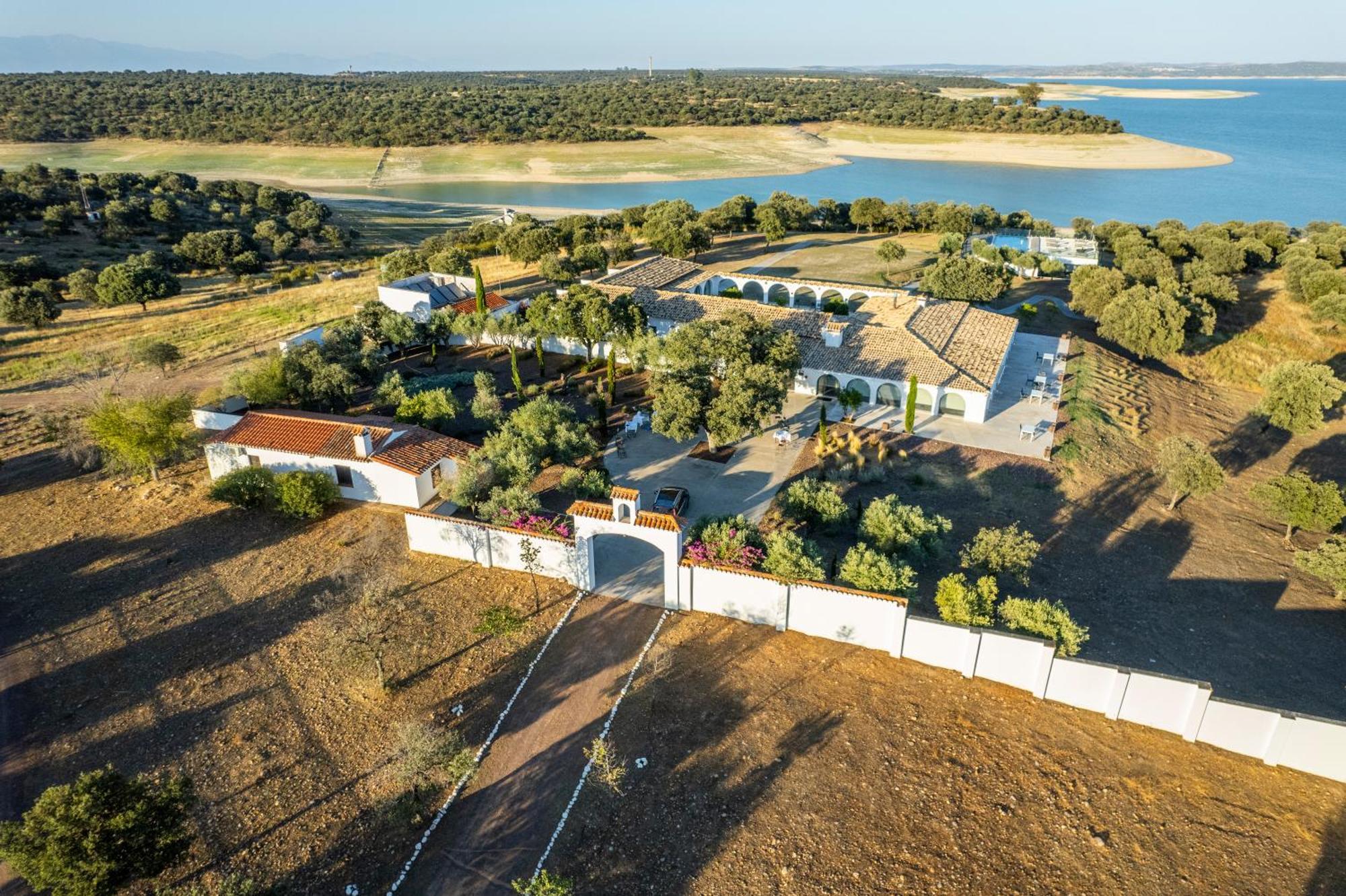 Finca Shenonkop Hotel Rural Navalmoral De La Mata Exterior photo
